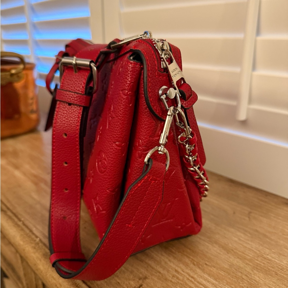 Red Purse - Picture 2 of 5